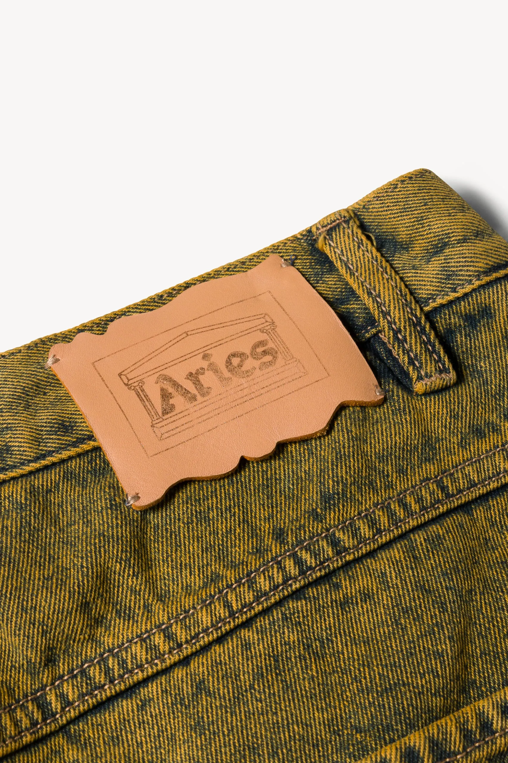 Sure, heres an optimized title with modifiers: Trendy Acid Wash Batten Jeans for Men - Vintage Style Denim with Modern Fit.