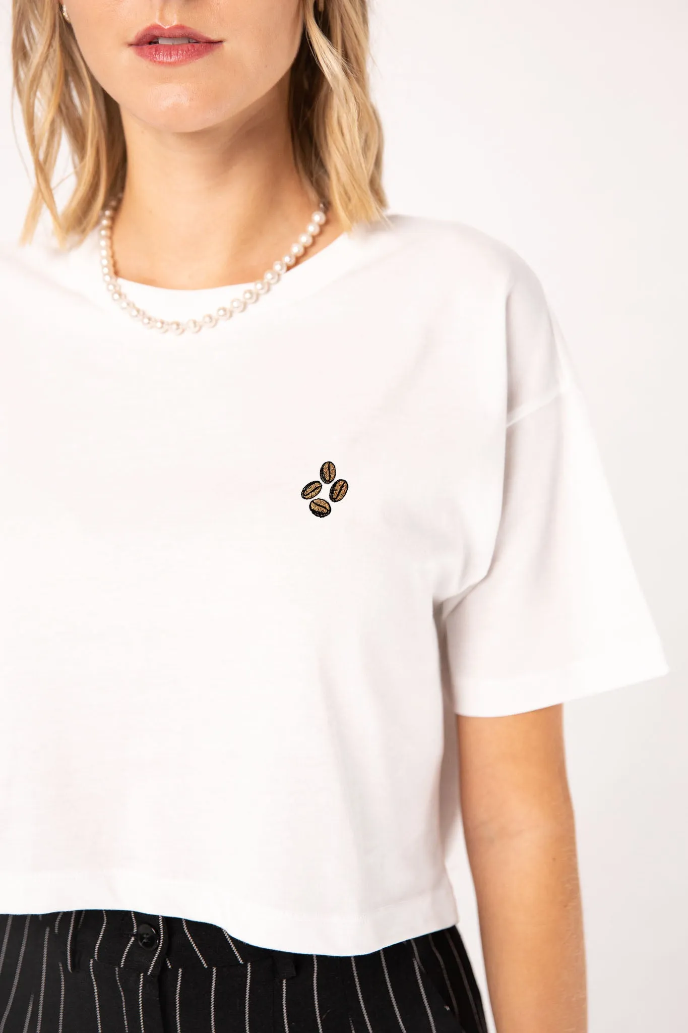 Coffee Beans | Besticktes Bio Baumwoll Crop Top