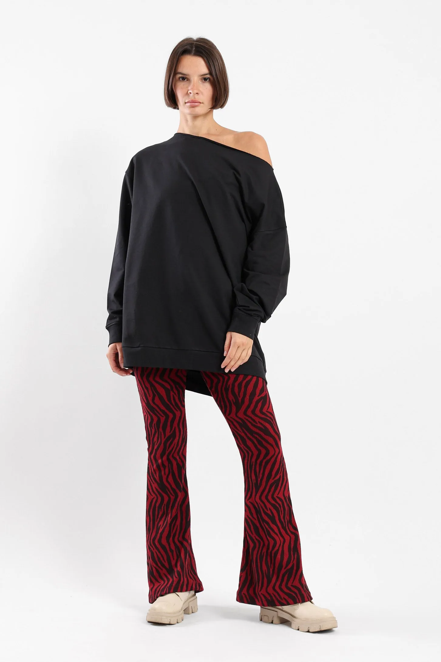 VERSATILE OFF SHOULDER SWEATER - BLACK