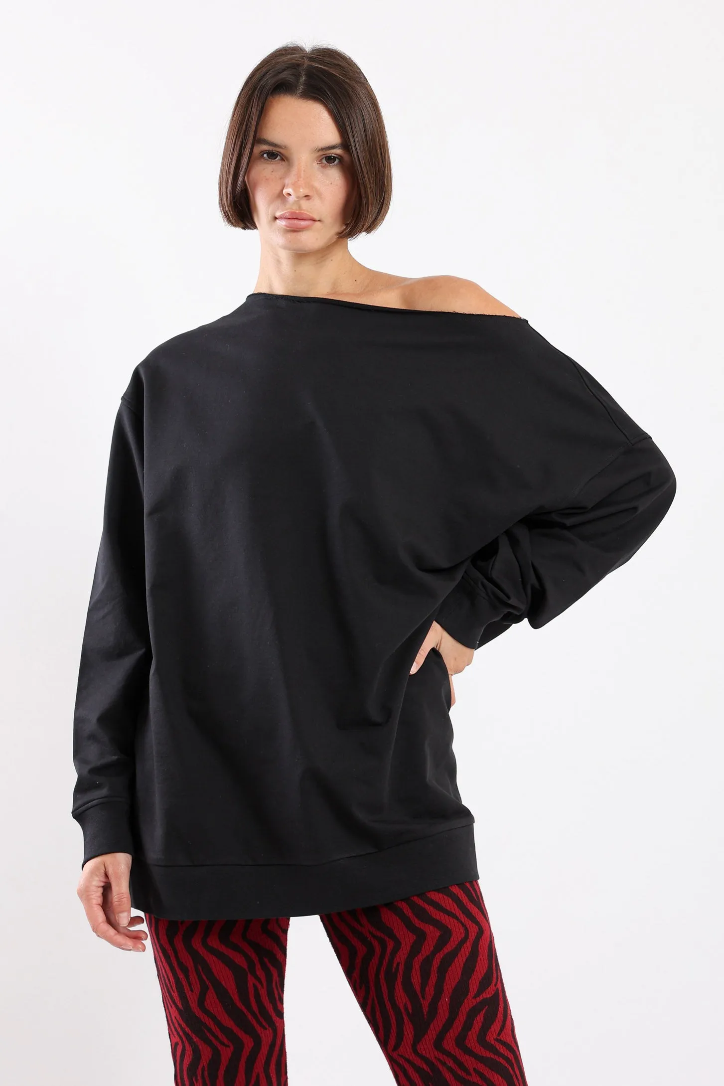 VERSATILE OFF SHOULDER SWEATER - BLACK